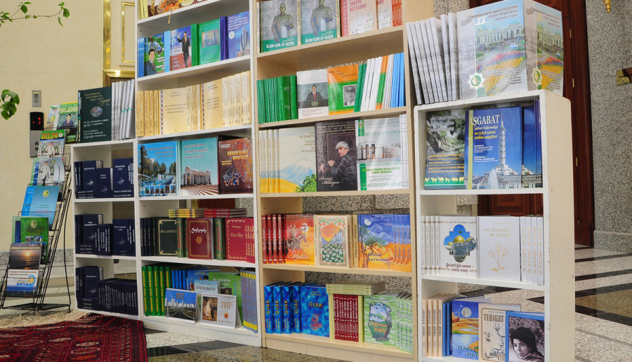 ARAP DILINI OKATMAGYŇ USULYÝETINDE NUSGAWY EDEBIÝATYŇ  ESERLERINIŇ ORNY