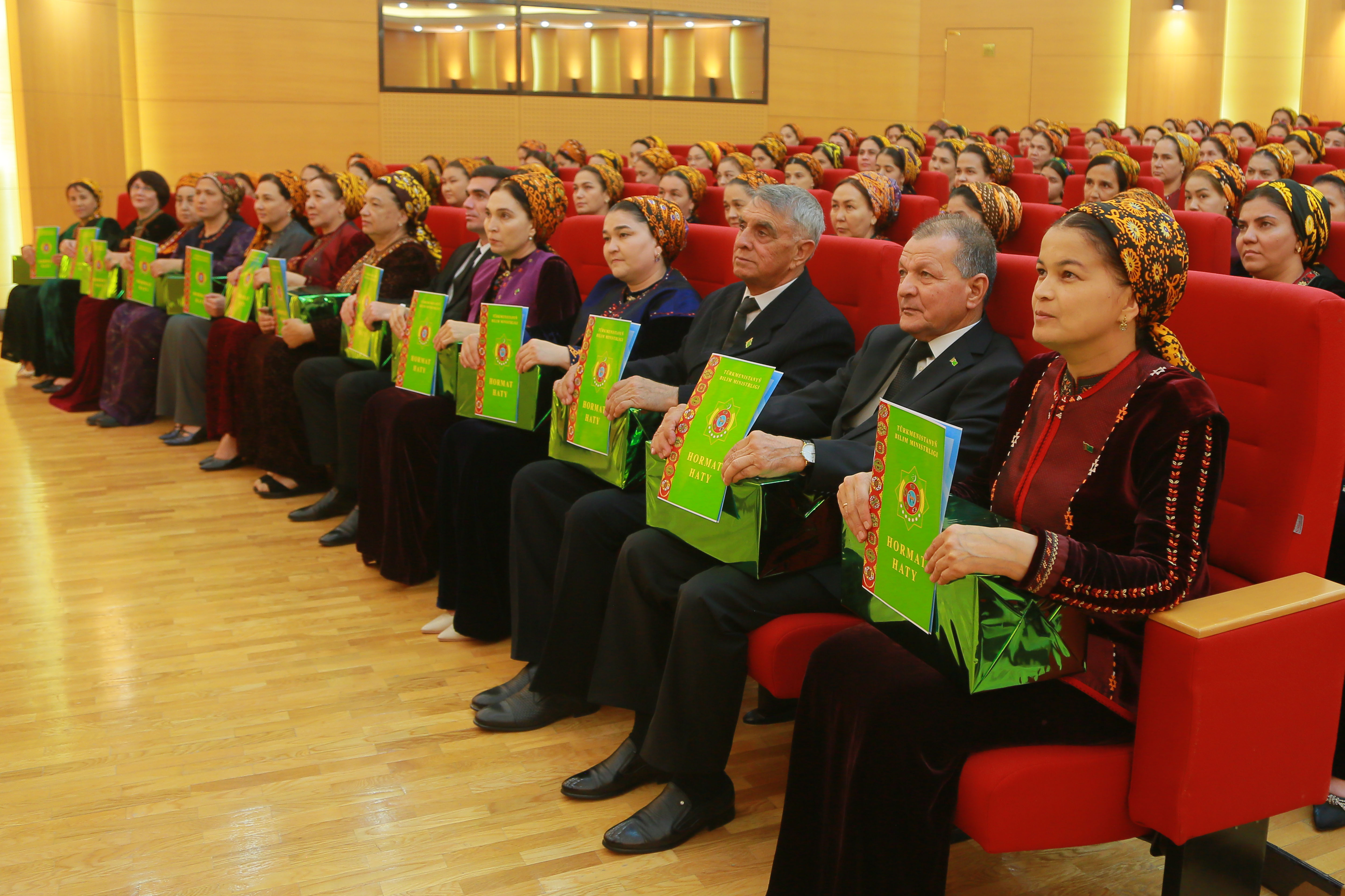 ÖŇDEBARYJY BILIM IŞGÄRLERI SYLAGLANDY
